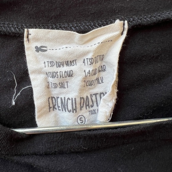 French Pastry Women's Cropped Pineapple  t-shirt size Small Black - Picture 2 of 3